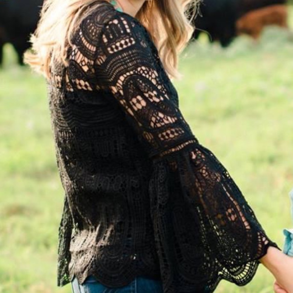 New Look Black Cutout bell sleeve top